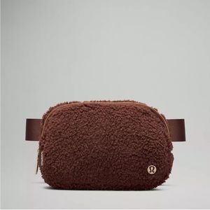 NWT fleece 1L everywhere belt bag